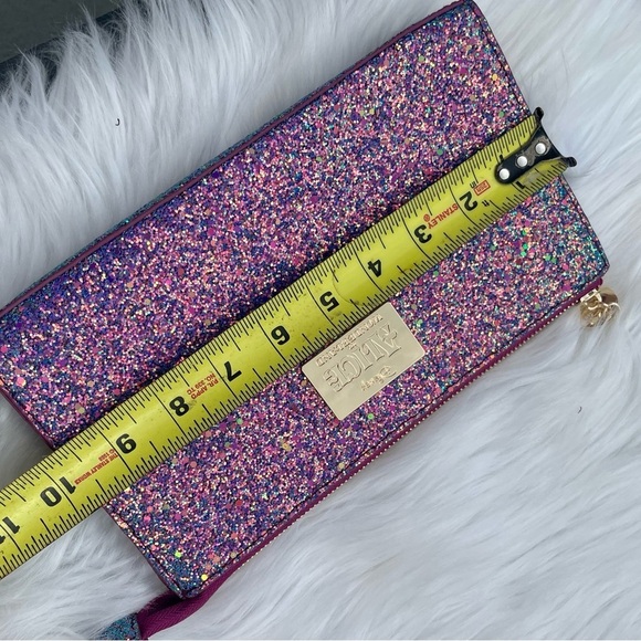 Alice in Wonderland - Sigma Beauty Glitter Makeup Pouch - Picture 5 of 8